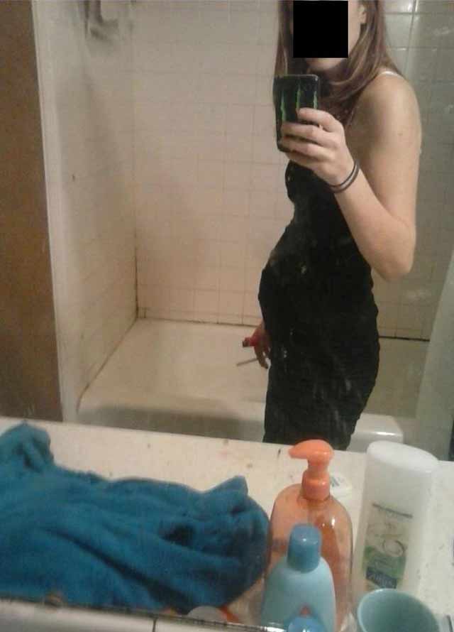 Pregnant-selfie-smoking